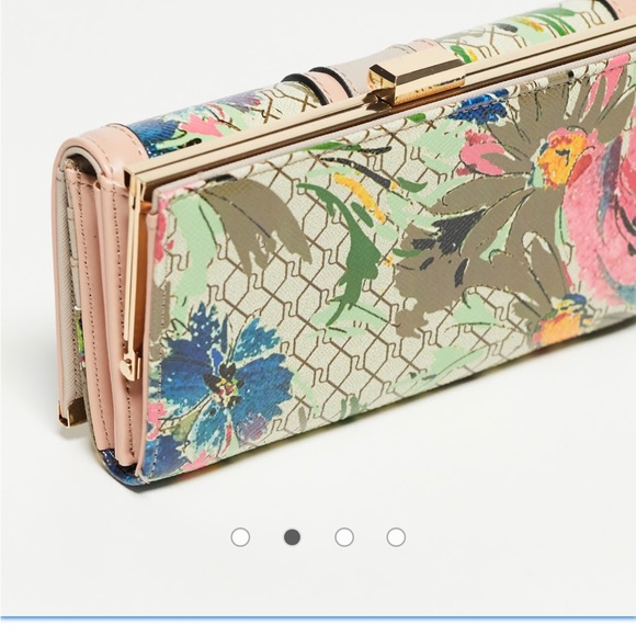 Wallet - Picture 2 of 7